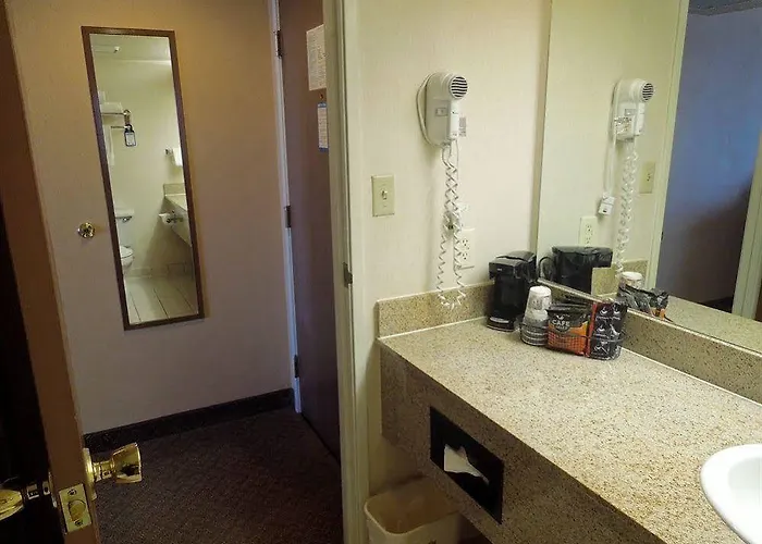 Hotel By The Mall Phoenix Airport