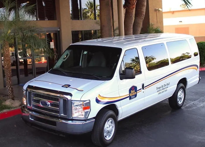 By The Mall Phoenix Airport Hotel 3*