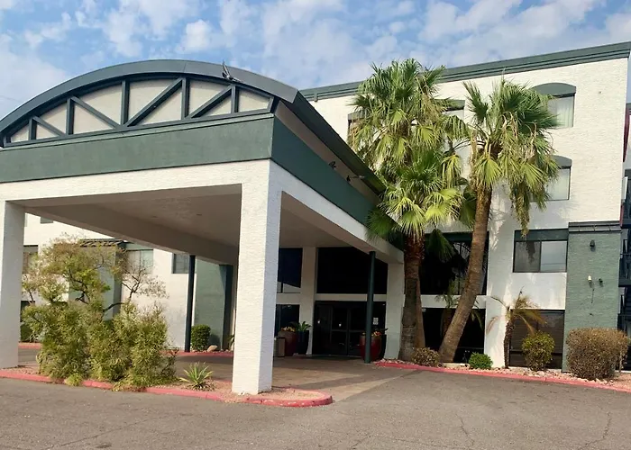 Hotel By The Mall Phoenix Airport